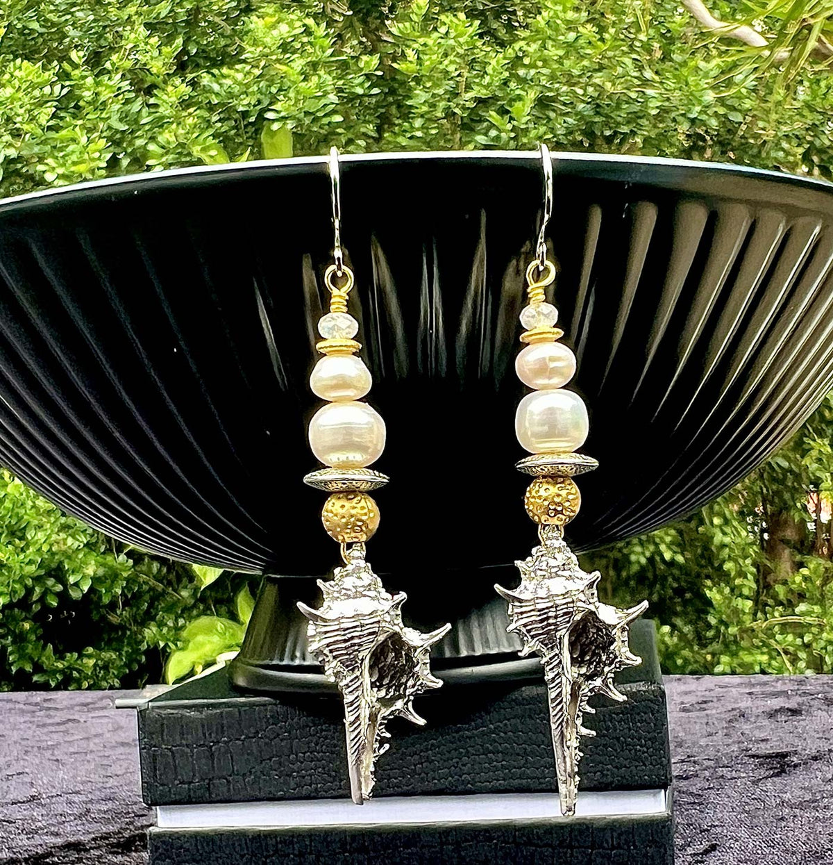 N°1052 Statement Earrings - The Pearl Collection