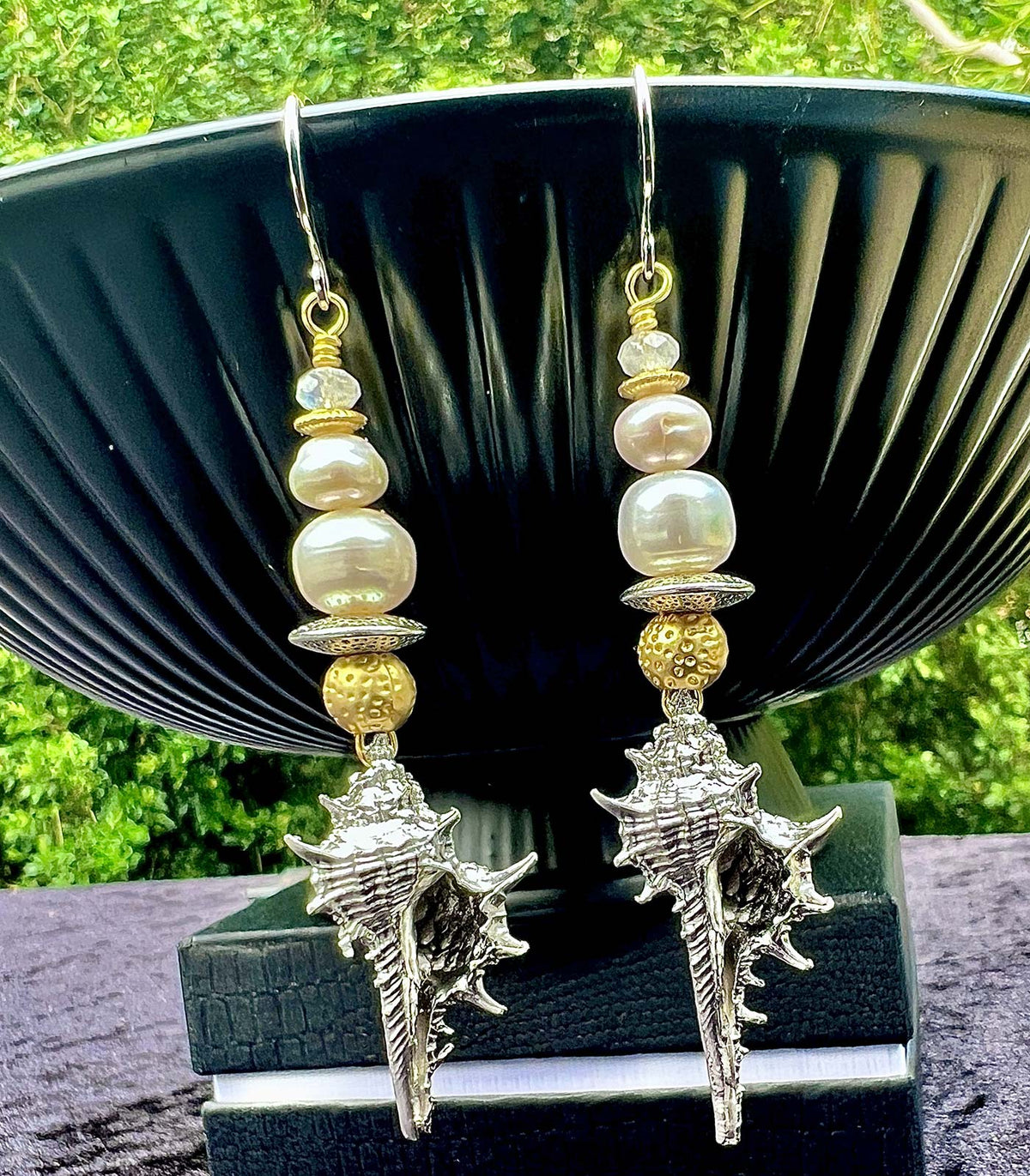 N°1052 Statement Earrings - The Pearl Collection