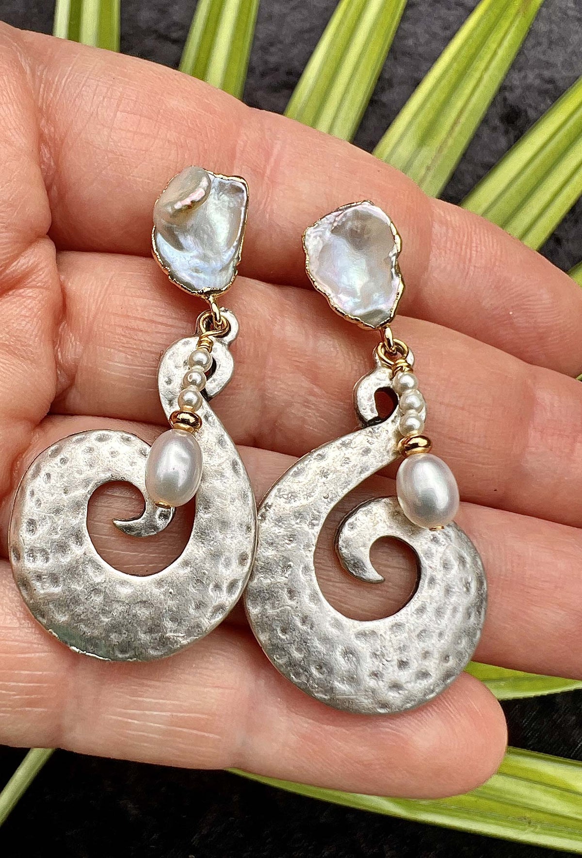 N°1056 Necklace & Earrings Set - The Pearl Collection