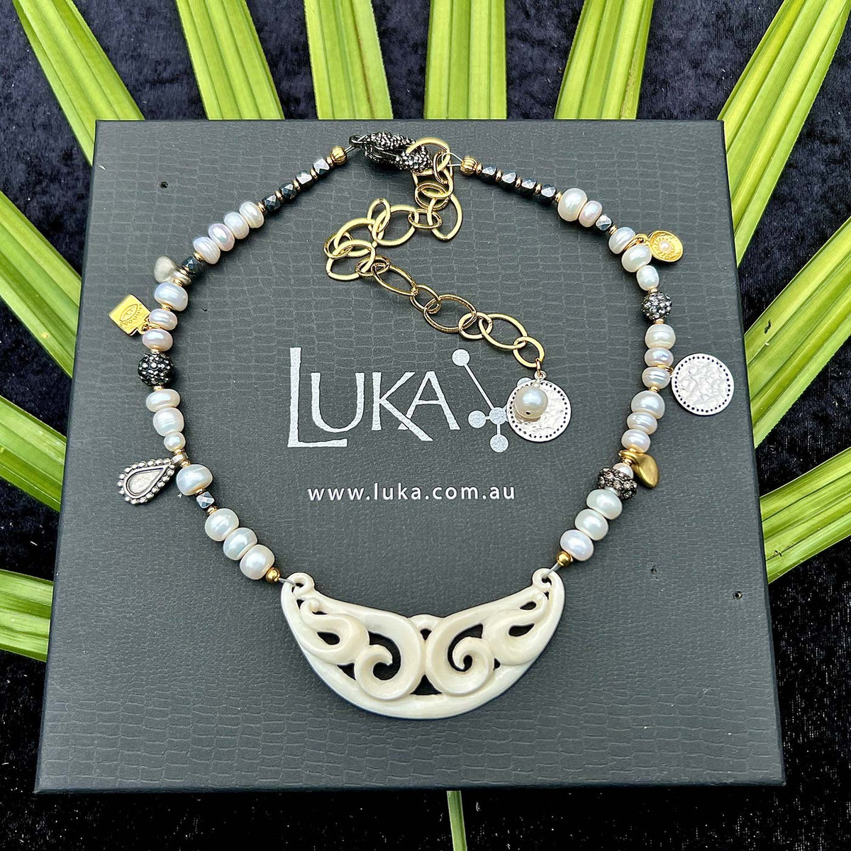 N°1057 Necklace & Earrings Set - The Pearl Collection