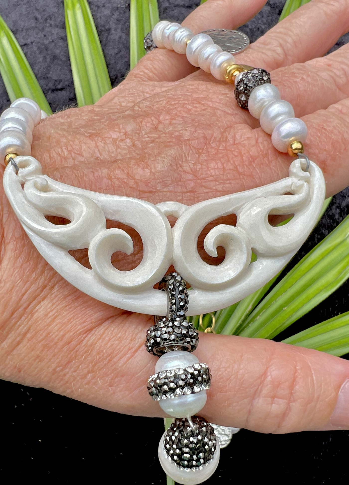 N°1057 Necklace & Earrings Set - The Pearl Collection