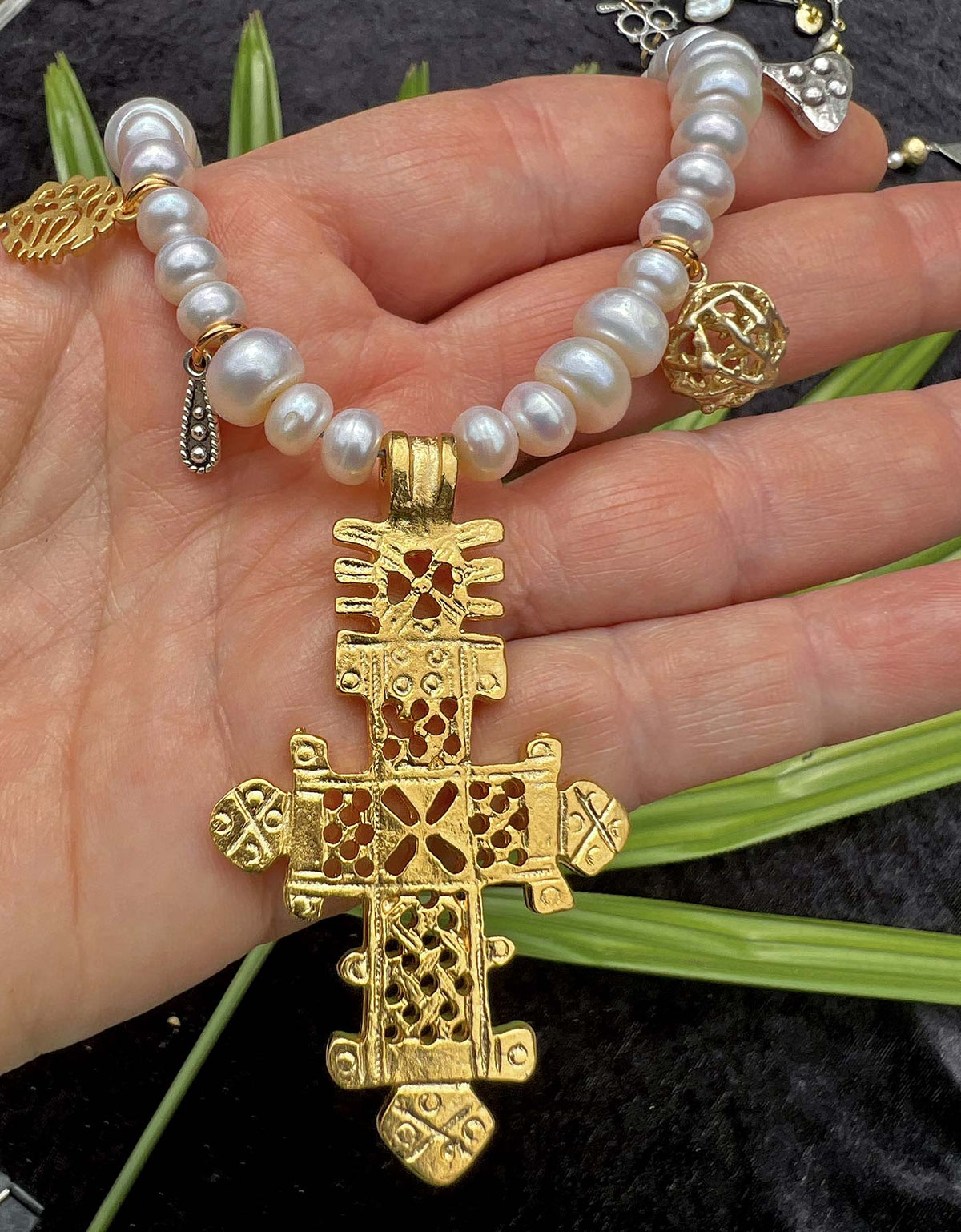 N°1055 Necklace & Earrings Set - The Pearl Collection