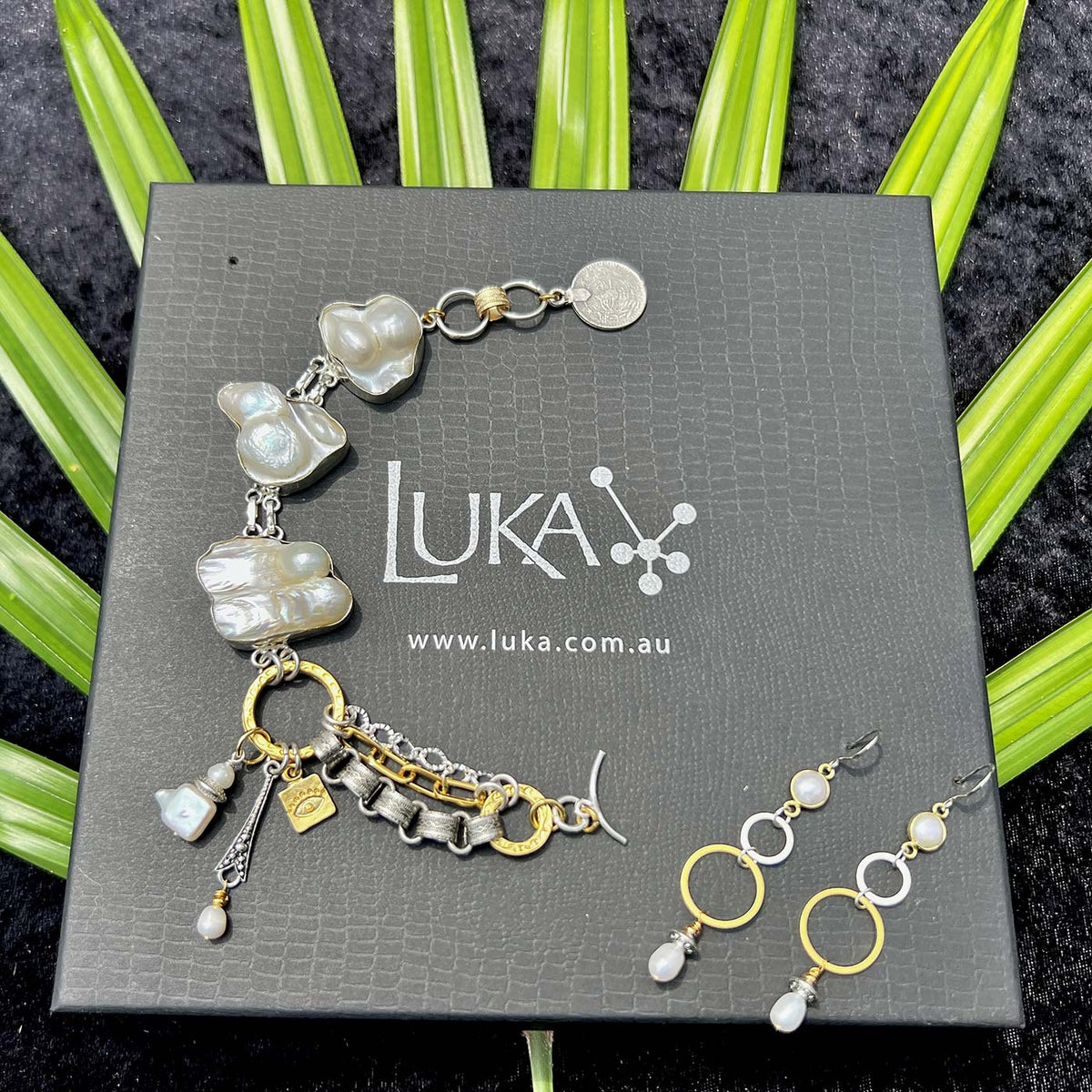 N°1077 Bracelet & Earrings Set - The Pearl Collection