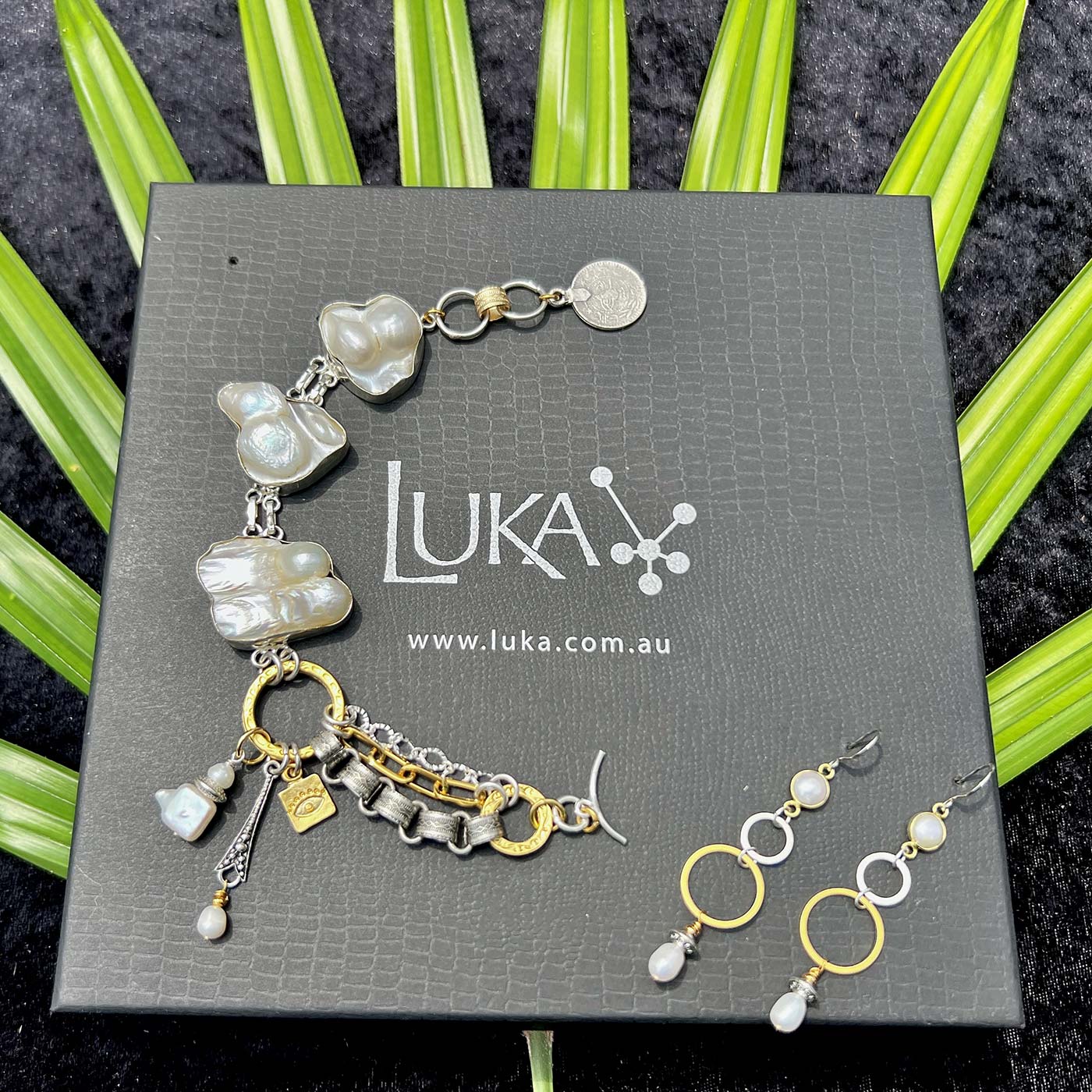 N°1077 Bracelet & Earrings Set - The Pearl Collection