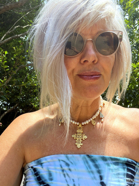 Please note that I am modelling a very similar model, but they are identical in size. I am wearing the necklace in the shortest setting - it can be extended via the extender chain by 15-18cm.