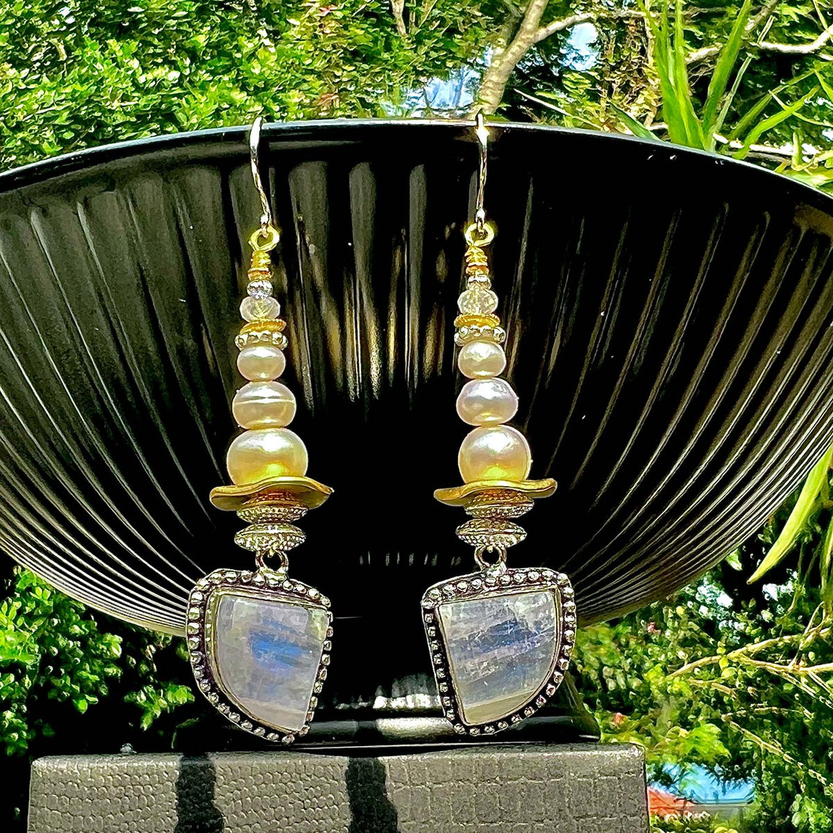 N°1022 Statement Earrings - The Pearl Collection
