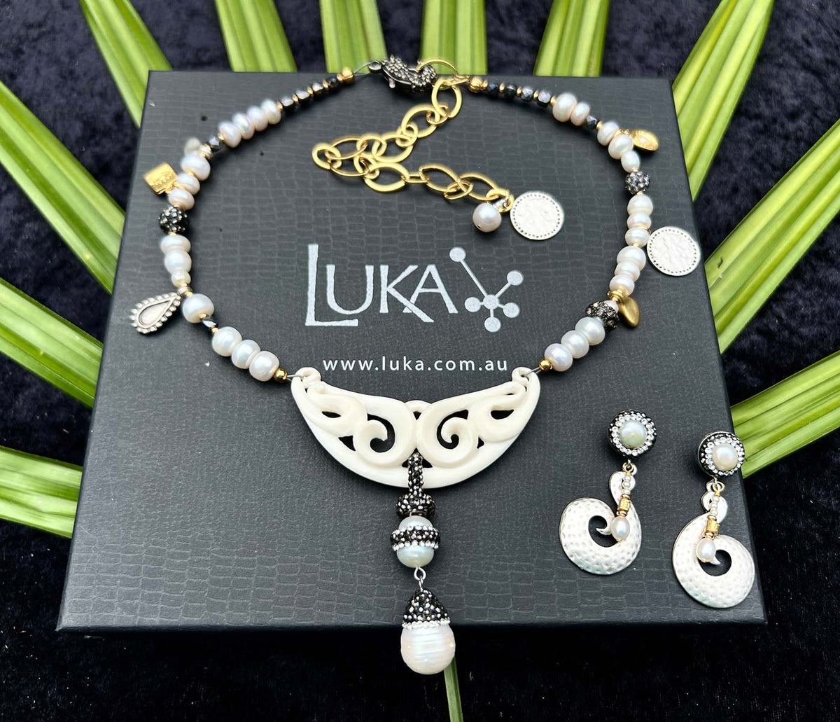 N°1057 Necklace &amp; Earrings Set - The Pearl Collection