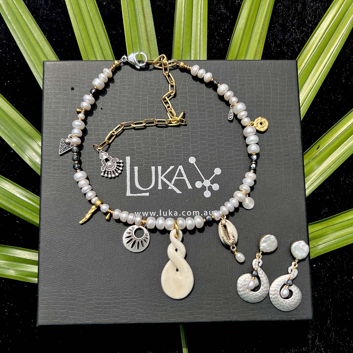 N°1059 Necklace & Earrings Set - The Pearl Collection