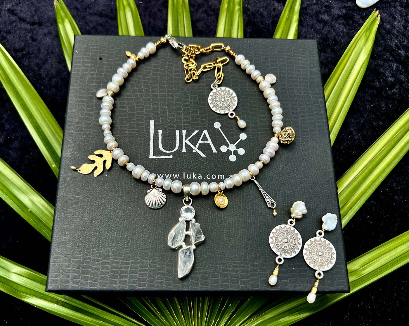 N°1060 Necklace & Earrings Set - The Pearl Collection