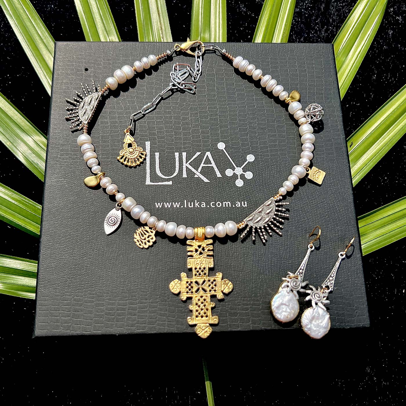 N°1061 Necklace & Earrings Set - The Pearl Collection