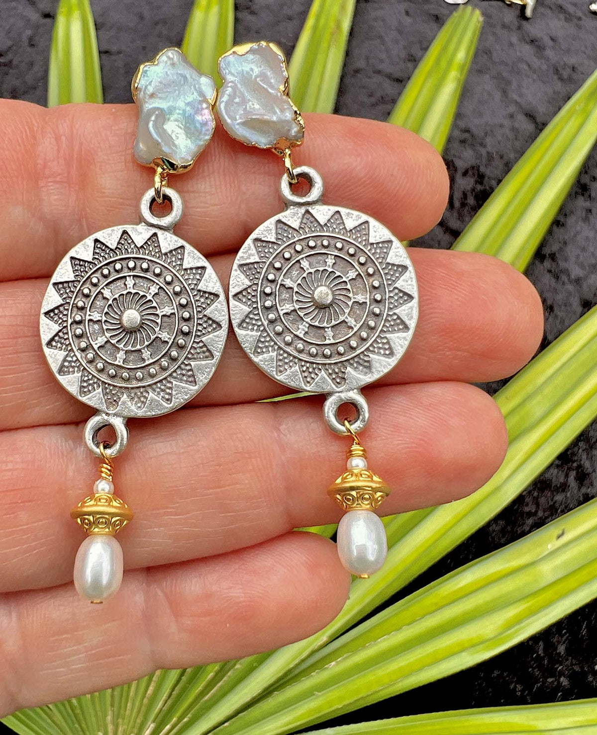 N°1062 Necklace &amp; Earrings Set - The Pearl Collection