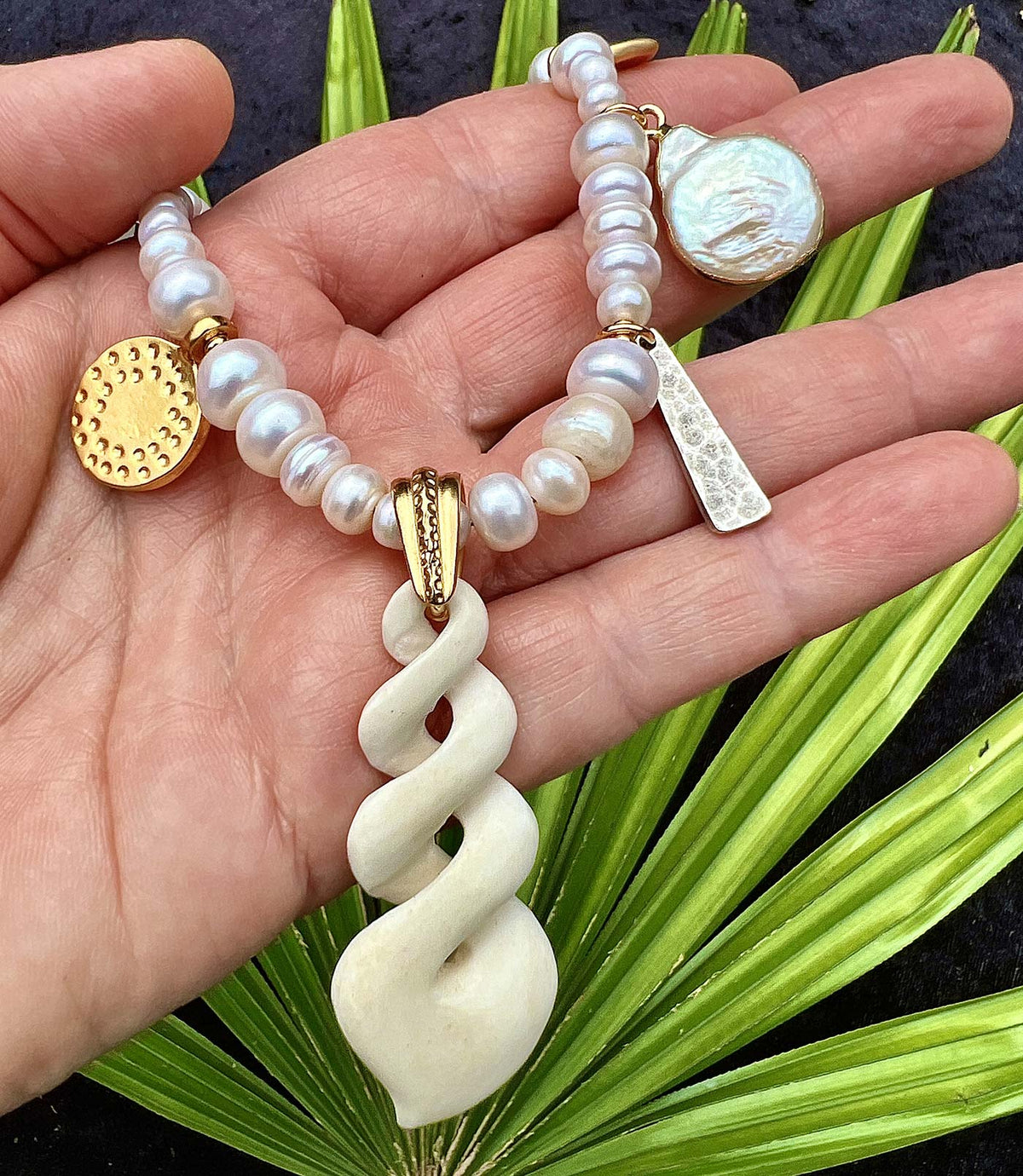 N°1062 Necklace &amp; Earrings Set - The Pearl Collection