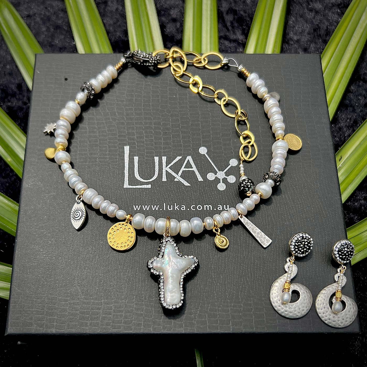 N°1063 Necklace &amp; Earrings Set - The Pearl Collection