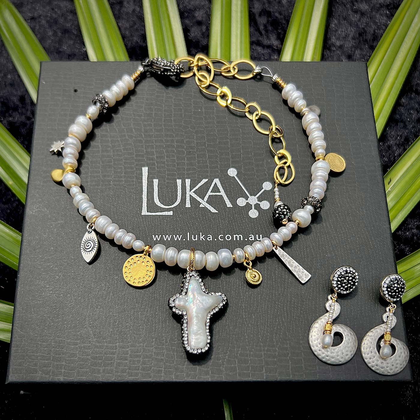 N°1063 Necklace & Earrings Set - The Pearl Collection