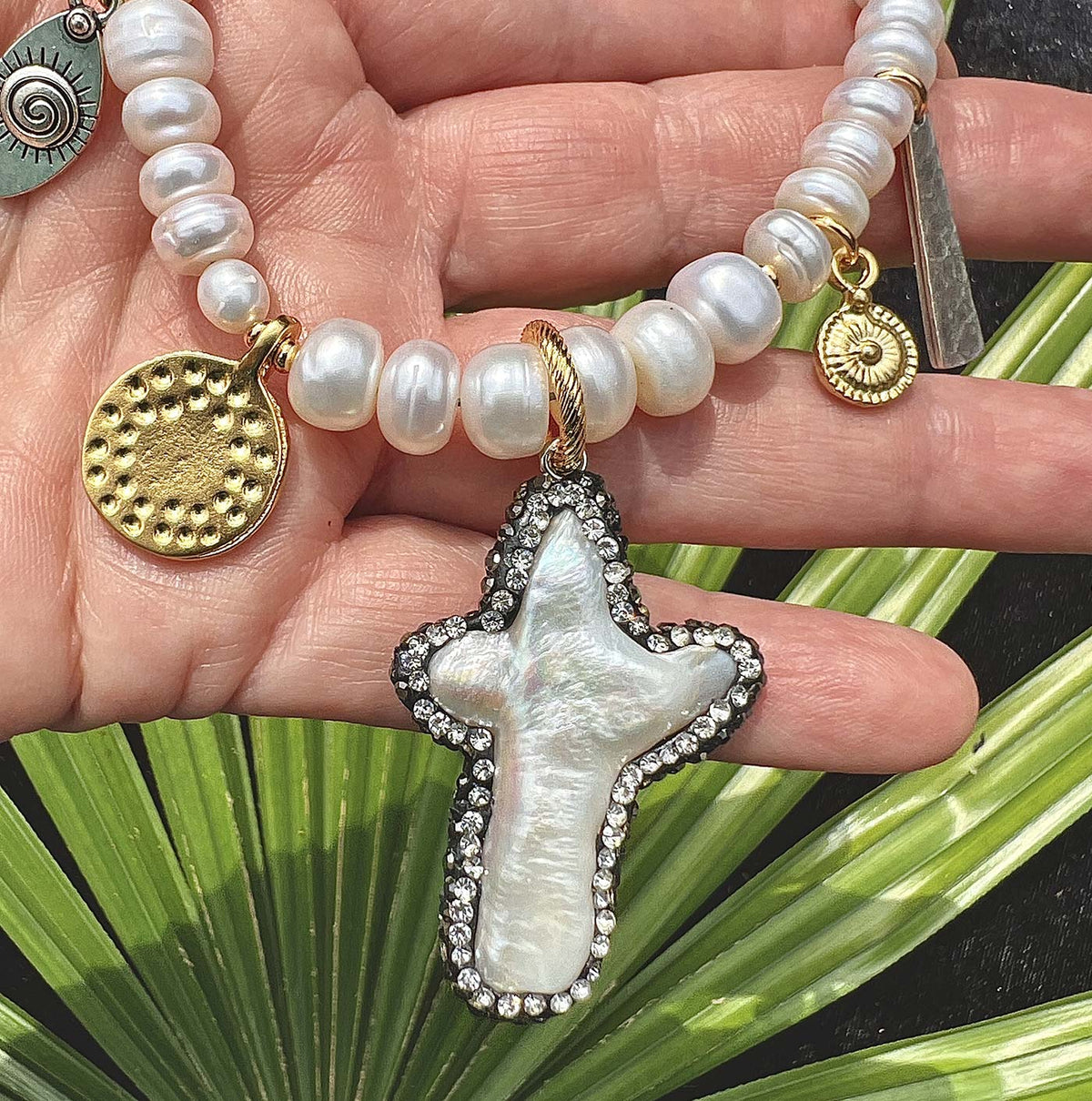 N°1063 Necklace &amp; Earrings Set - The Pearl Collection