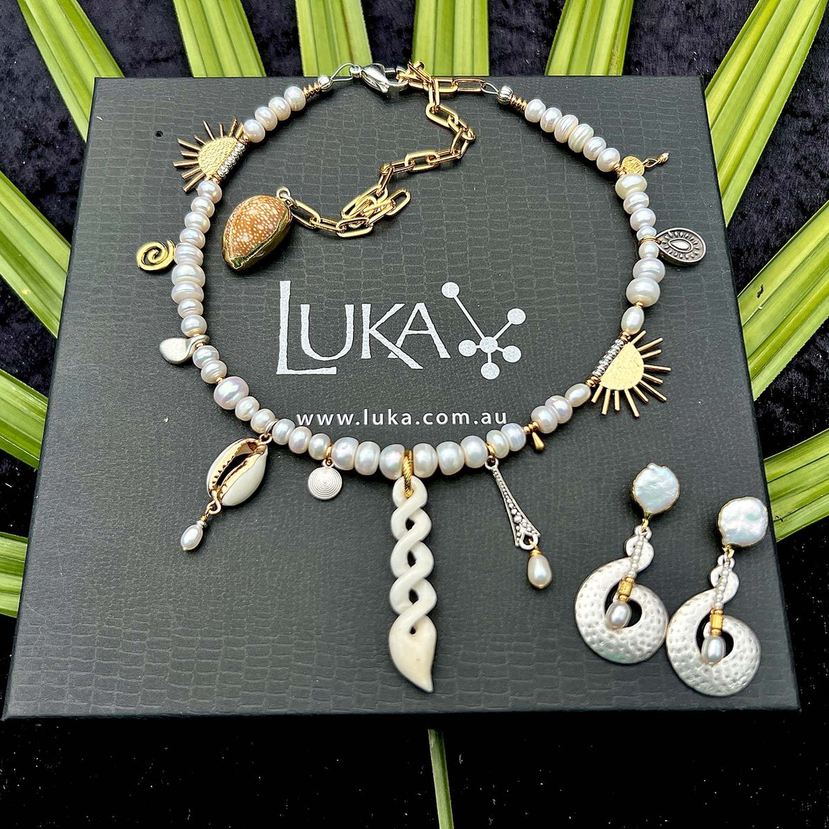 N°1064 Necklace &amp; Earring Set - The Pearl Collection