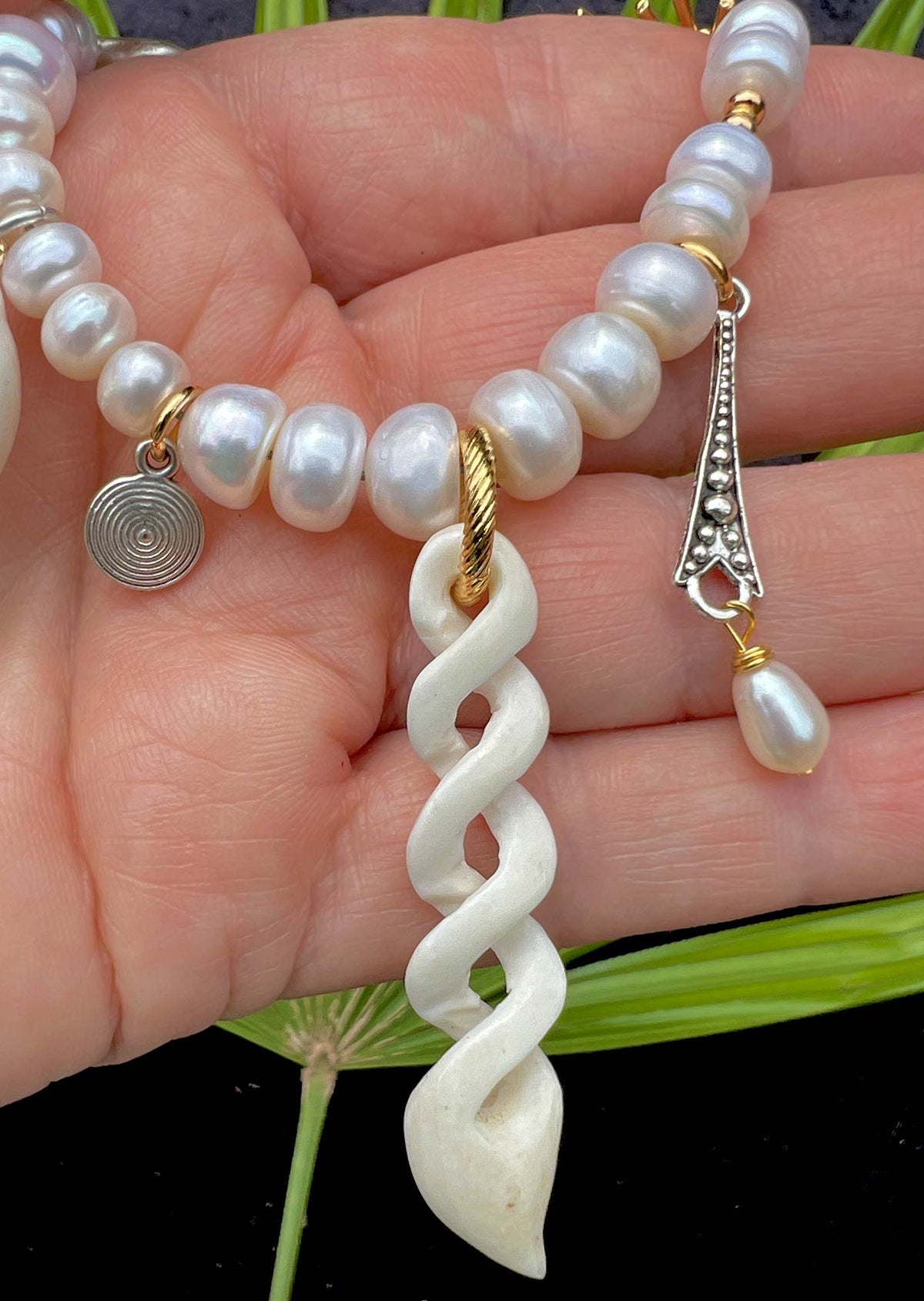 N°1064 Necklace &amp; Earring Set - The Pearl Collection