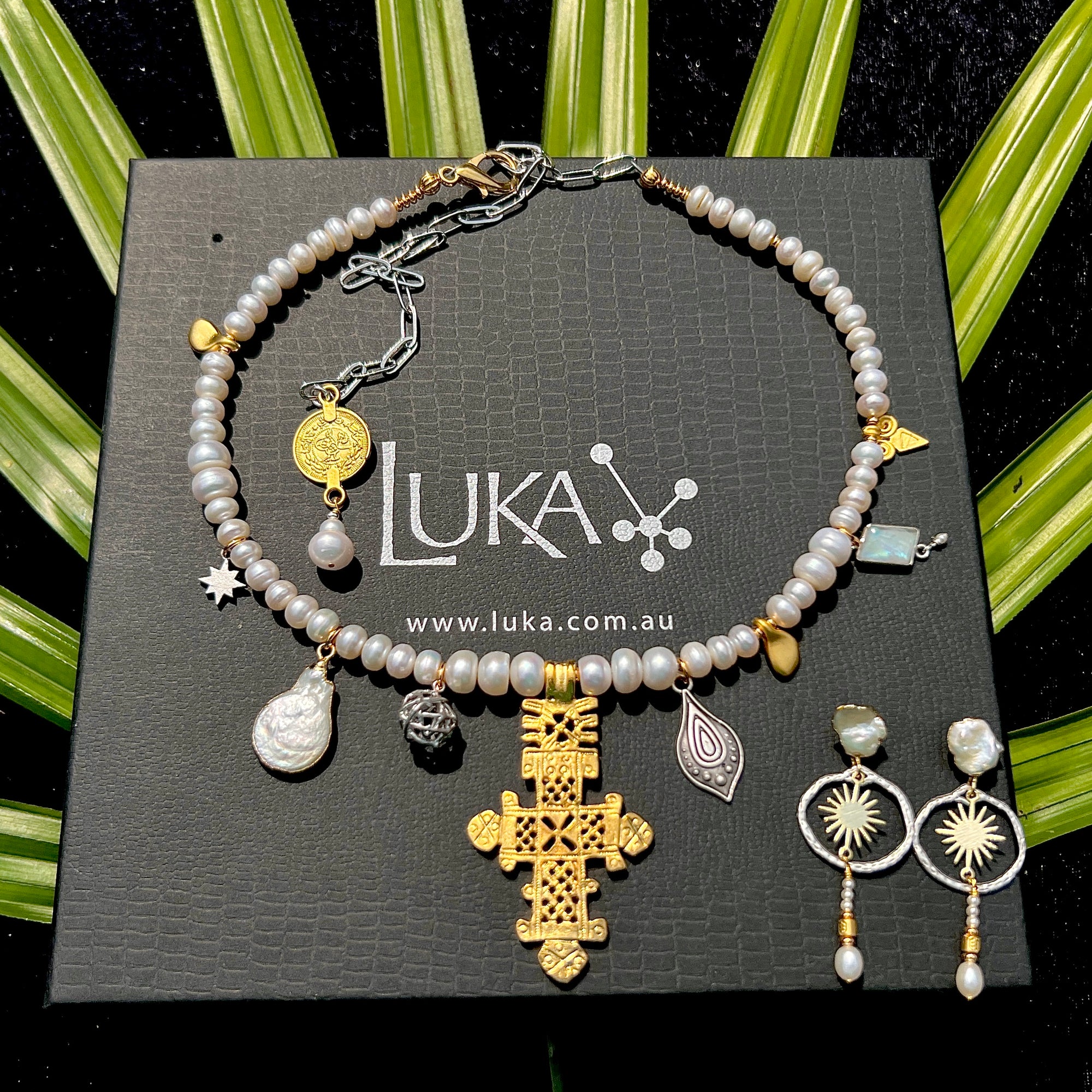 N°1068 Necklace & Earrings Set - The Pearl Collection