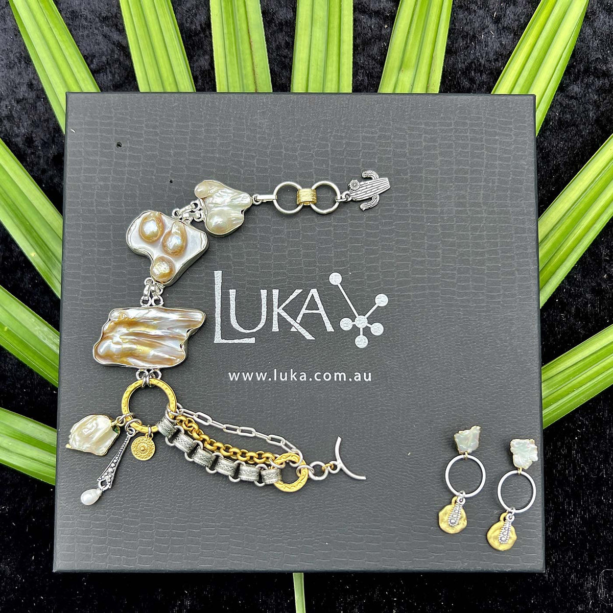 N°1073 Bracelet &amp; Earrings Set - The Pearl Collection