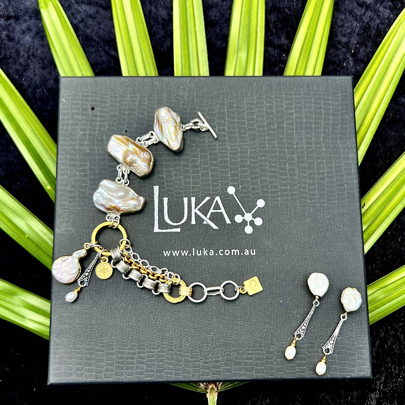 N°1075 Bracelet & Earrings Set - The Pearl Collection