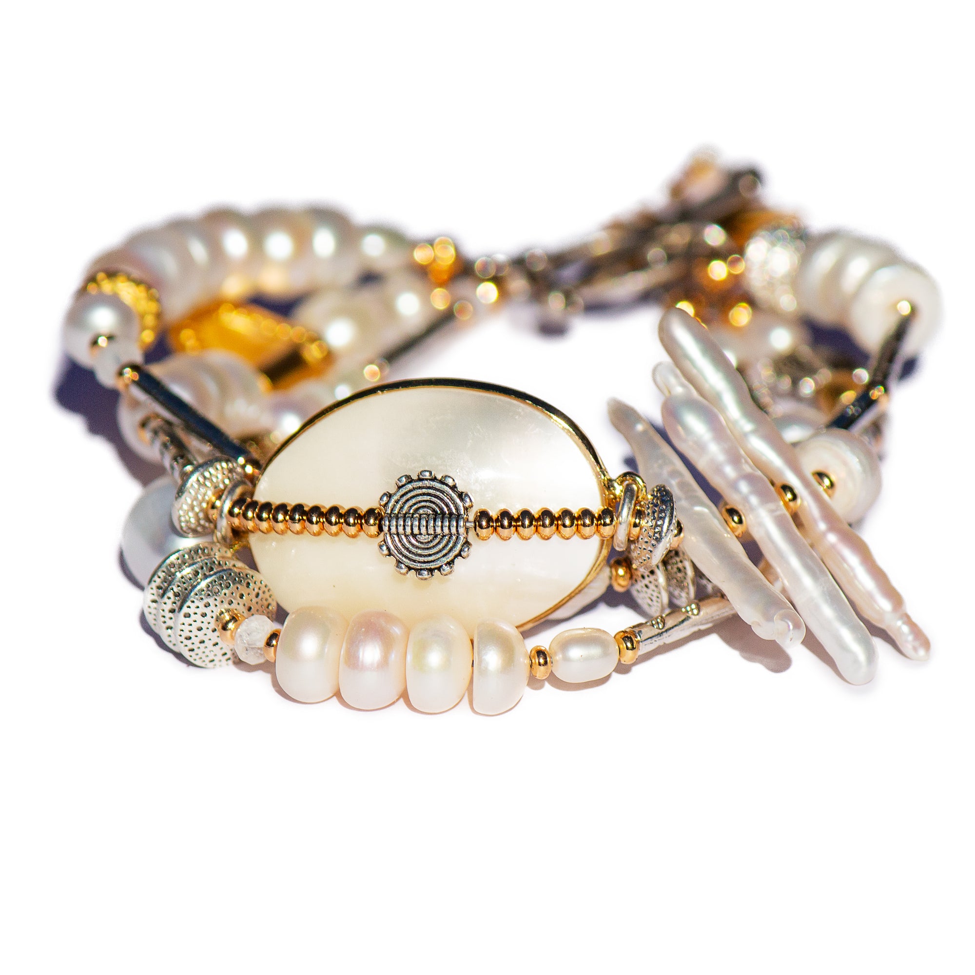 N°942 Madame Pearl has a New Lover Statement Bracelet
